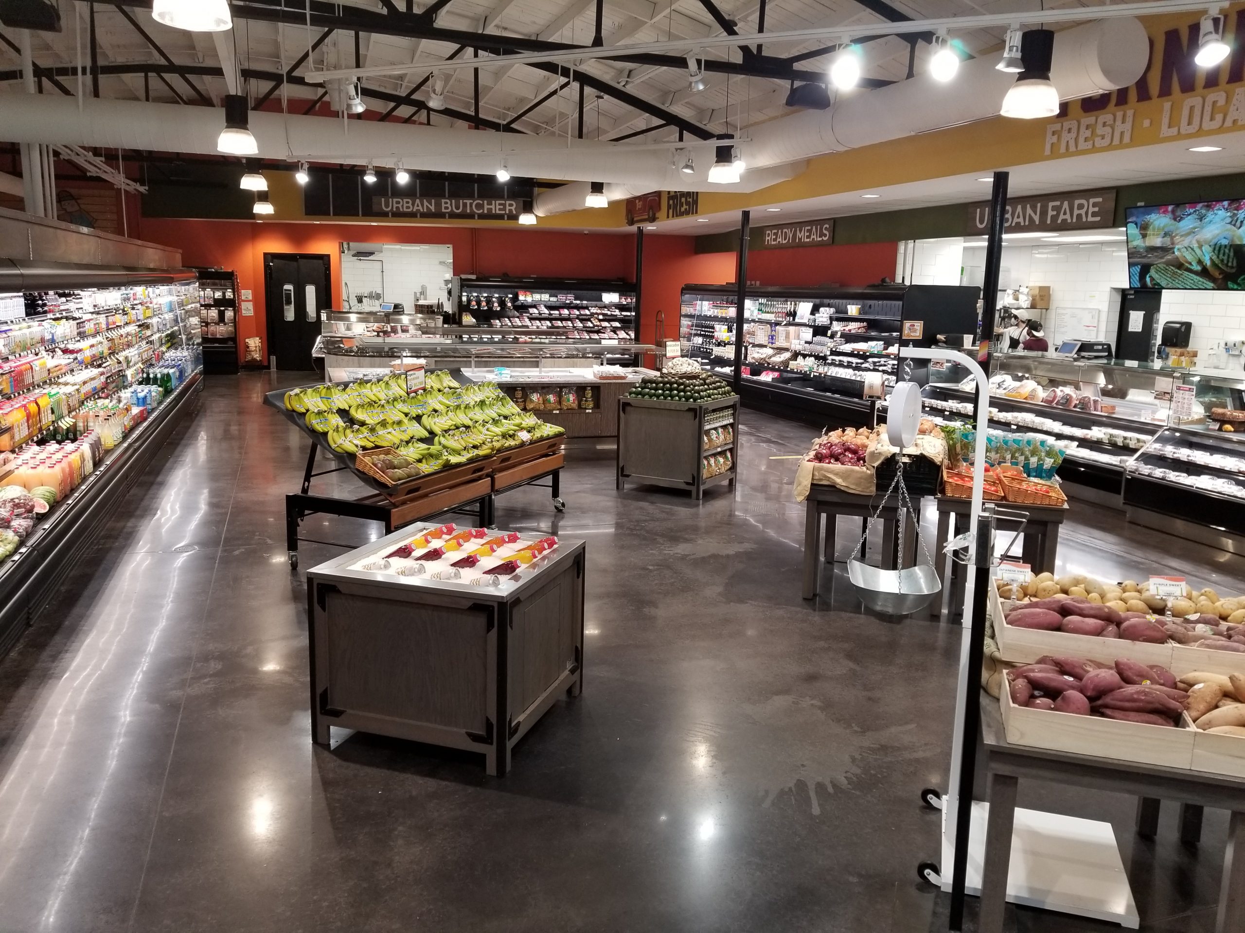 StoreMasters interior plan incorporated grab-and-go foods, deli, juice bar, bakery, bulk foods, and growler filling station